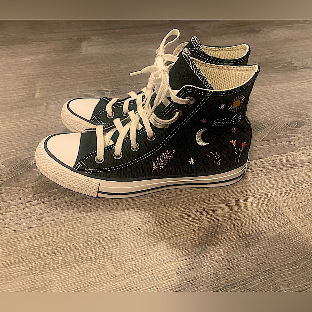 CONVERSE It's Okay To Wander Womens Chucker Taylor All Star Shoes